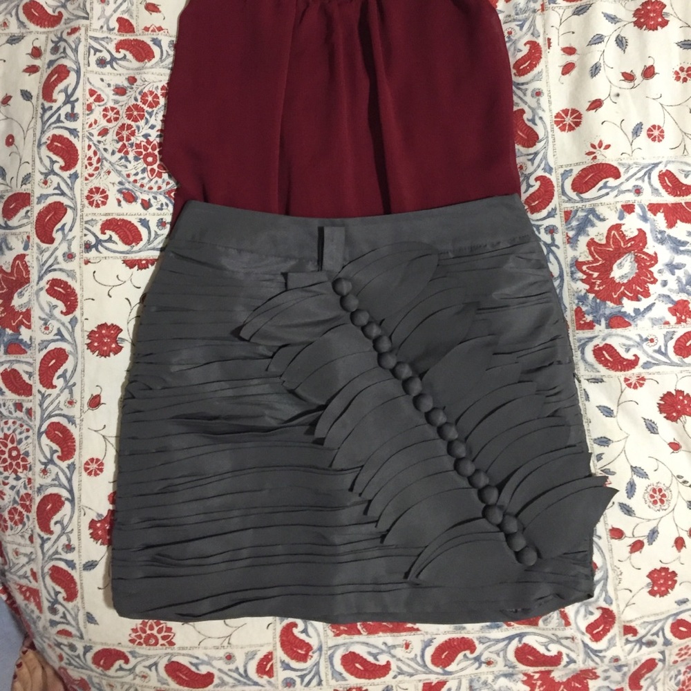 Adorable Grey skirt- Free Top! - Picture 5 of 6